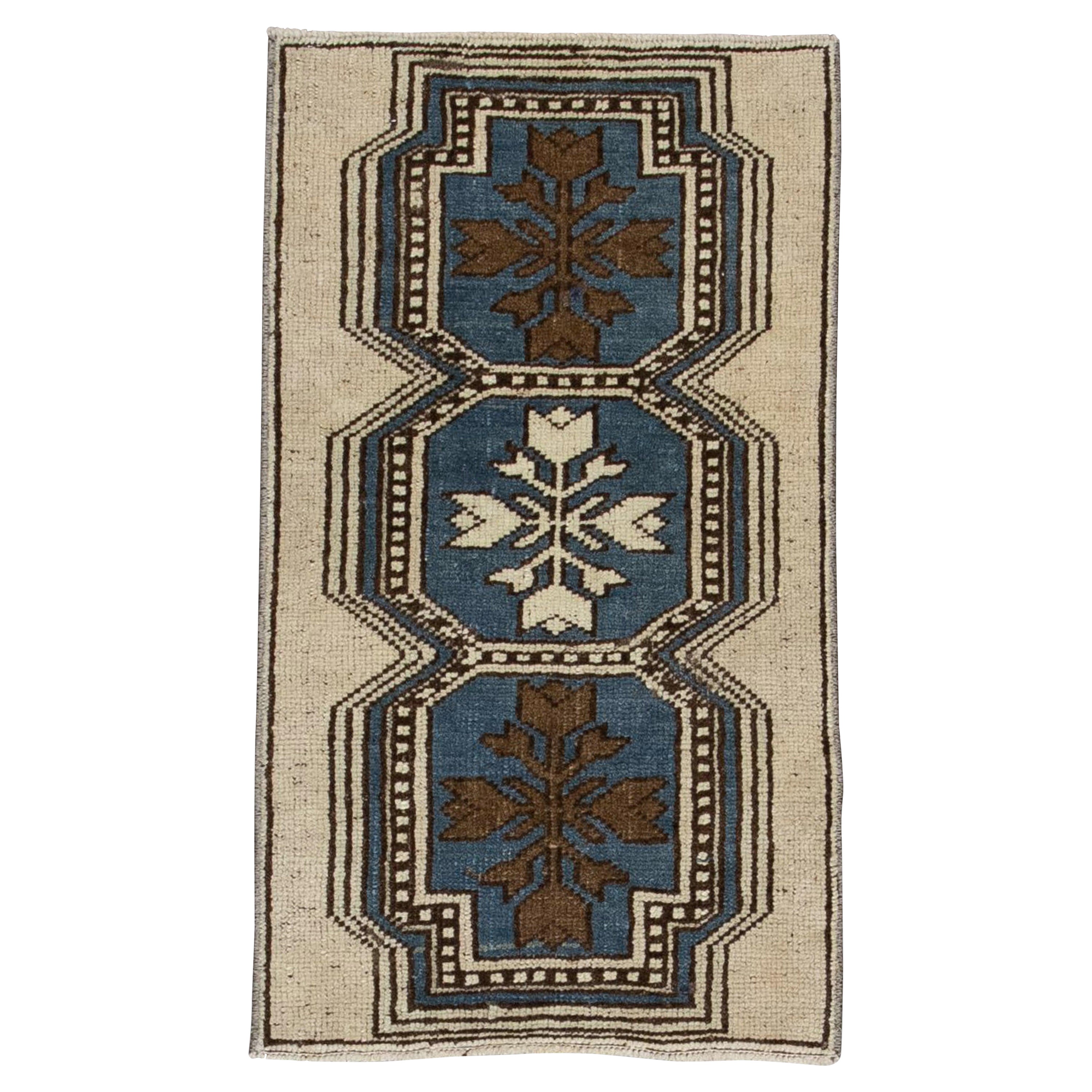 Oriental Hand Knotted Vintage Turkish Mini Rug 1'5" x 2'5" #144 For Sale