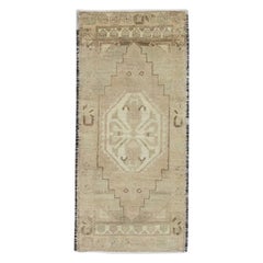Mini tapis turc vintage noué à la main 1'7" x 3'5" n° 8439