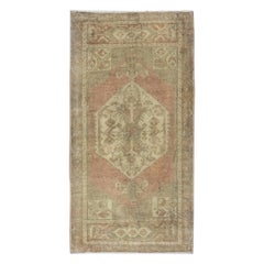 Mini tapis turc vintage noué à la main 1'10" x 3'5" n°8270