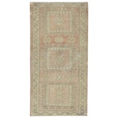 Mini tapis turc vintage noué à la main 1'8" x 3'6" n° 8404