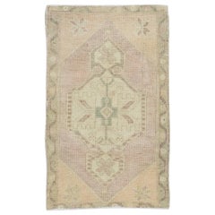 Mini tapis turc vintage noué à la main 1'9" x 2'11" n° 8447