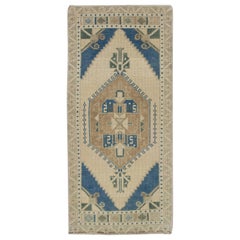 Mini tapis turc vintage noué à la main 1'11" x 4' n°8599