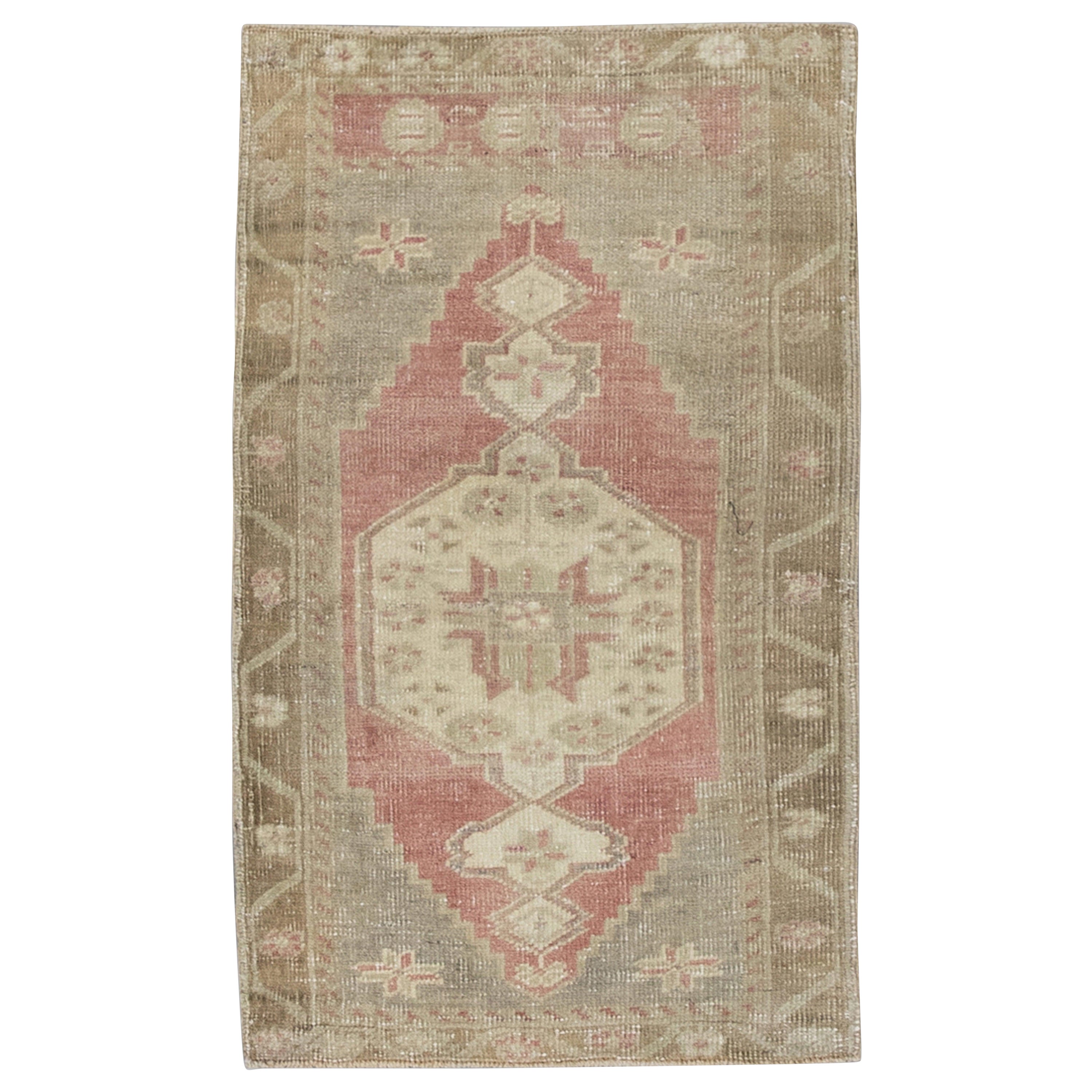 Oriental Hand Knotted Vintage Turkish Mini Rug 1'8" x 2'11" #8593 For Sale