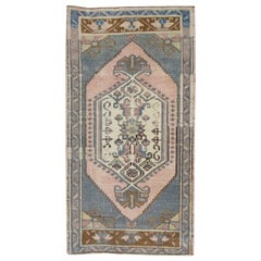 Mini tapis turc vintage noué à la main 1'8" x 3'4" n°8724