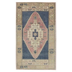Mini tapis turc vintage noué à la main 1'10" x 3'1" n°8746