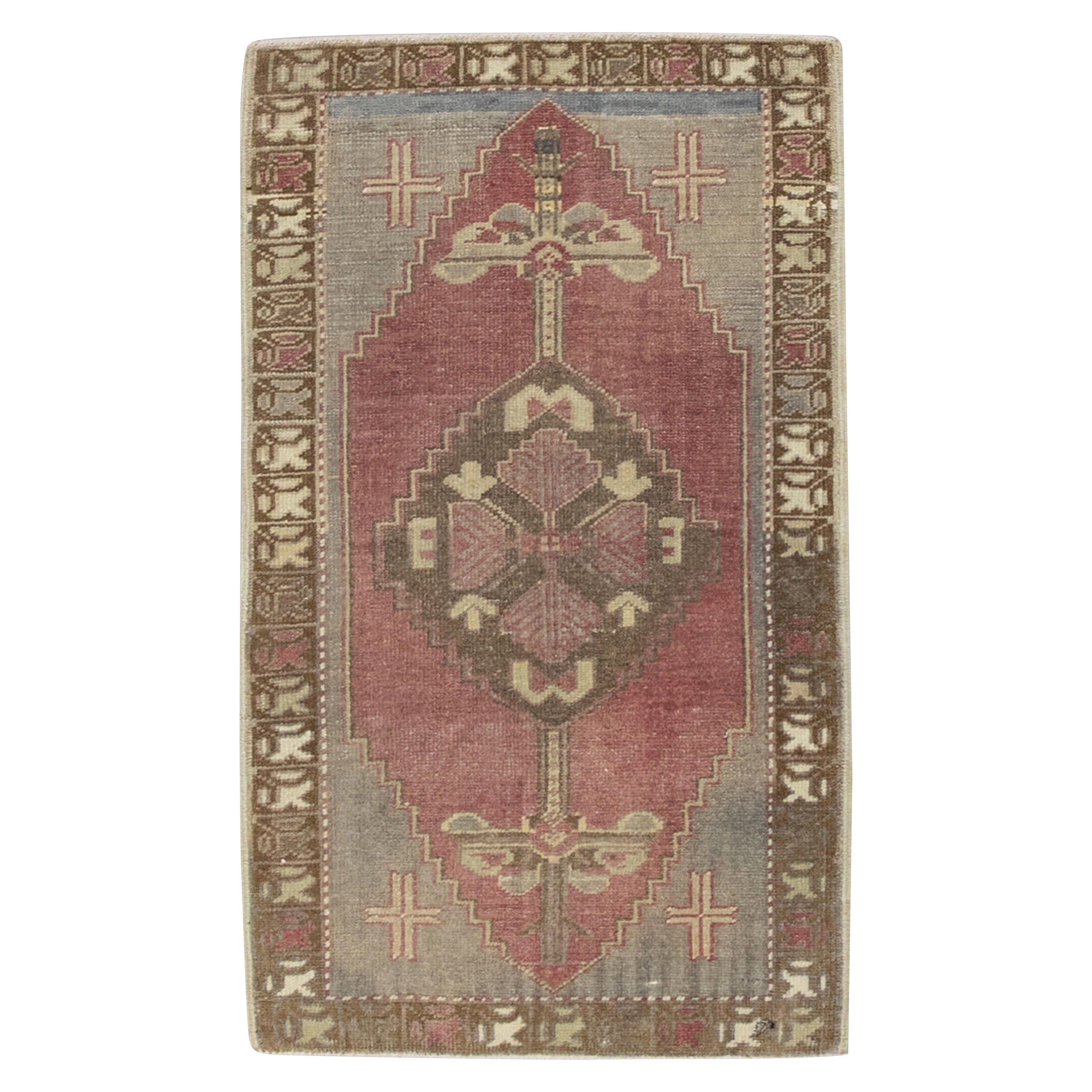 Oriental Hand Knotted Vintage Turkish Mini Rug 1'8" x 2'10" #8898 For Sale