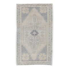 Mini tapis turc vintage noué à la main 1'8" x 3'3" n°8923