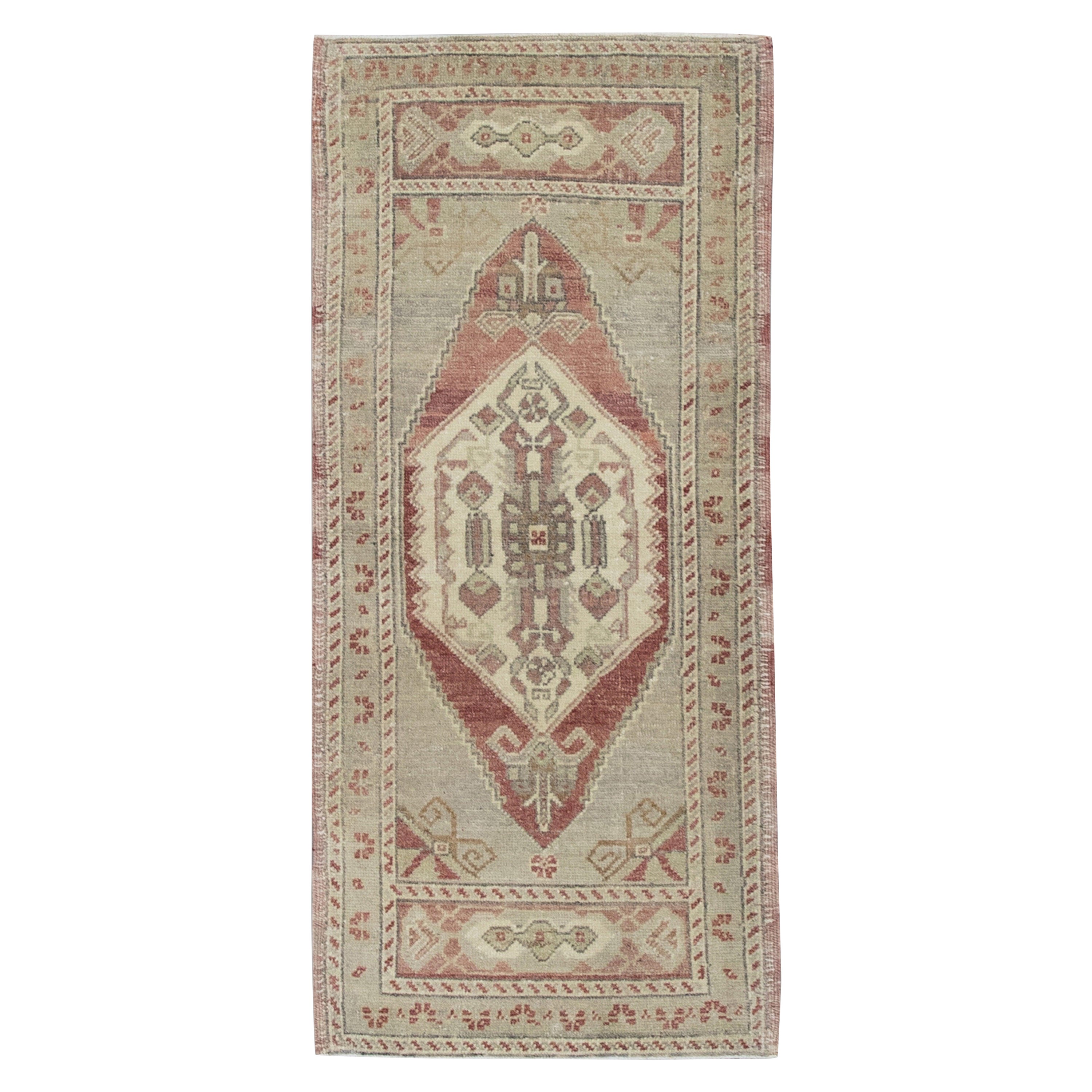 Oriental Hand Knotted Vintage Turkish Mini Rug 1'7" x 3'5" #8999 For Sale