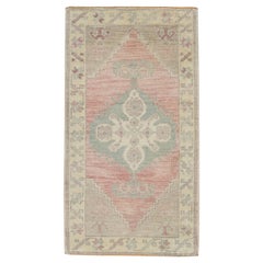 Mini tapis turc vintage noué à la main 1'8" x 3' n° 9007