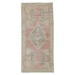 Mini tapis turc vintage noué à la main 1'6" x 3'3" n° 9058