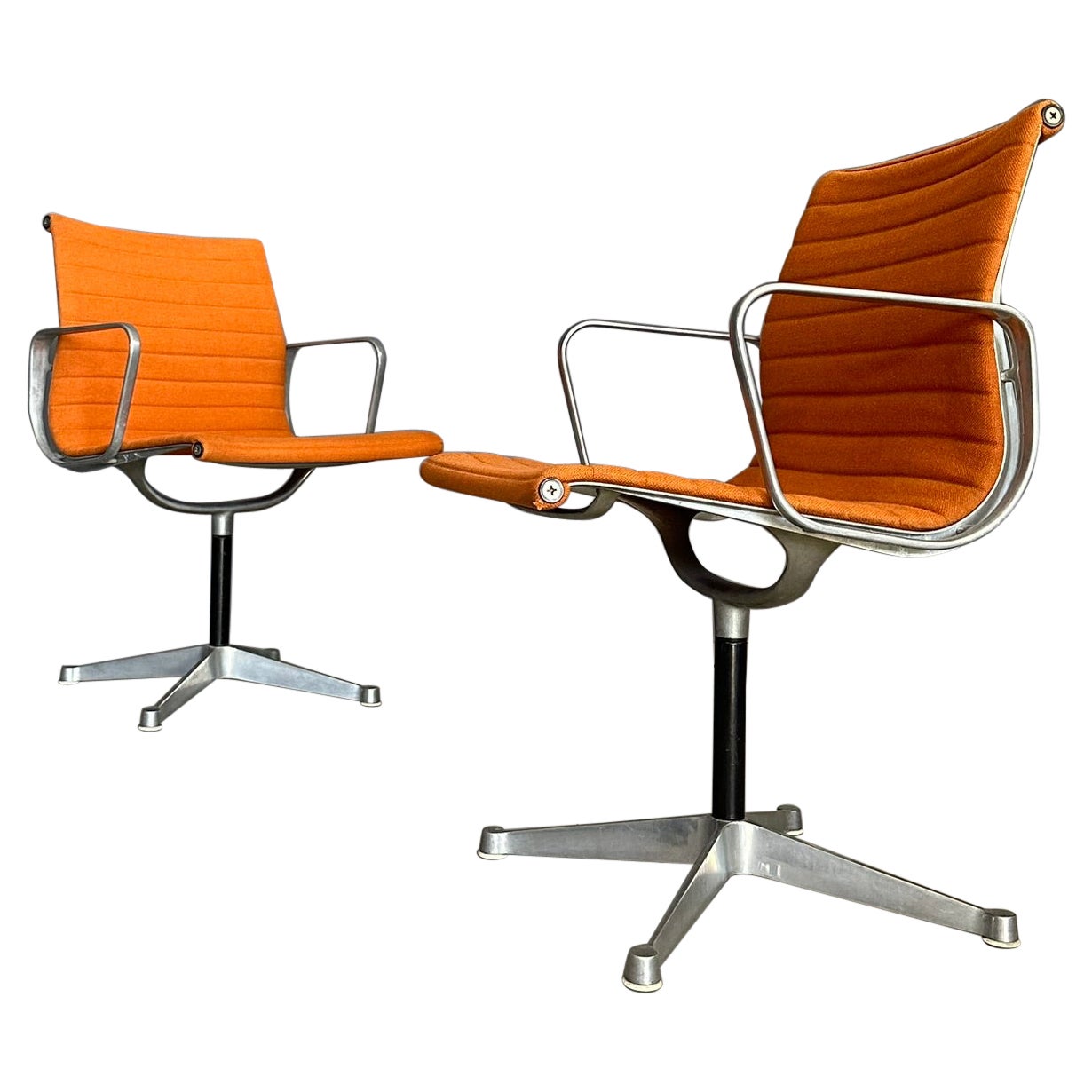 Pair of EA108 armchairs design by Charles Eames for Herman Miller swivel seat For Sale