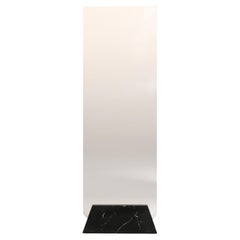 Miroir de sol minimaliste Cressida, marbre et verre de cristal pour October Gallery