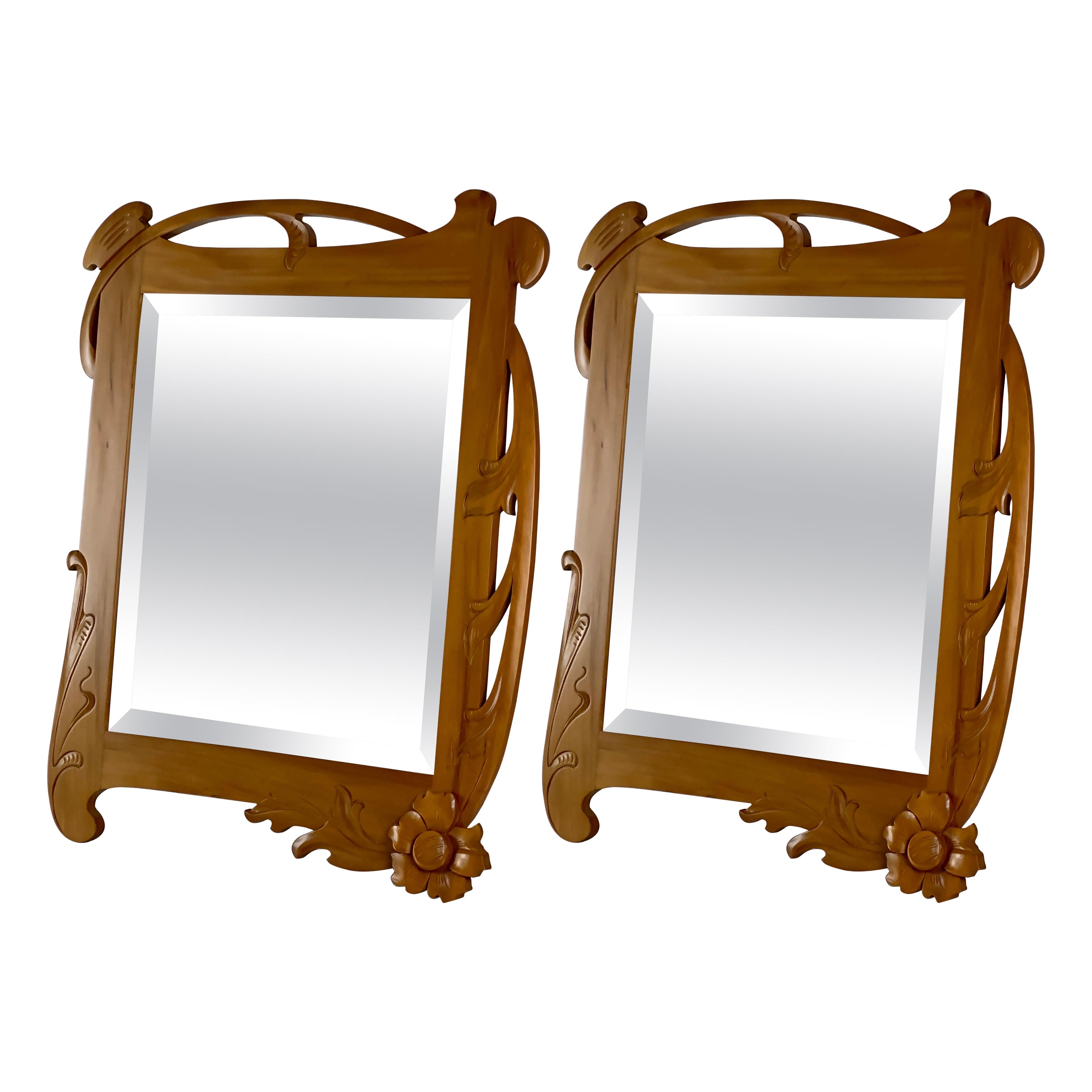 Paar abgeschrägte Spiegel mit originalem Jugendstilrahmen, restauriert in Mobila-Holz im Angebot
