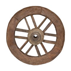 Indisches Rollwagenrad aus Holz und Metall aus dem 19. Jahrhundert mit rustikaler Schrift