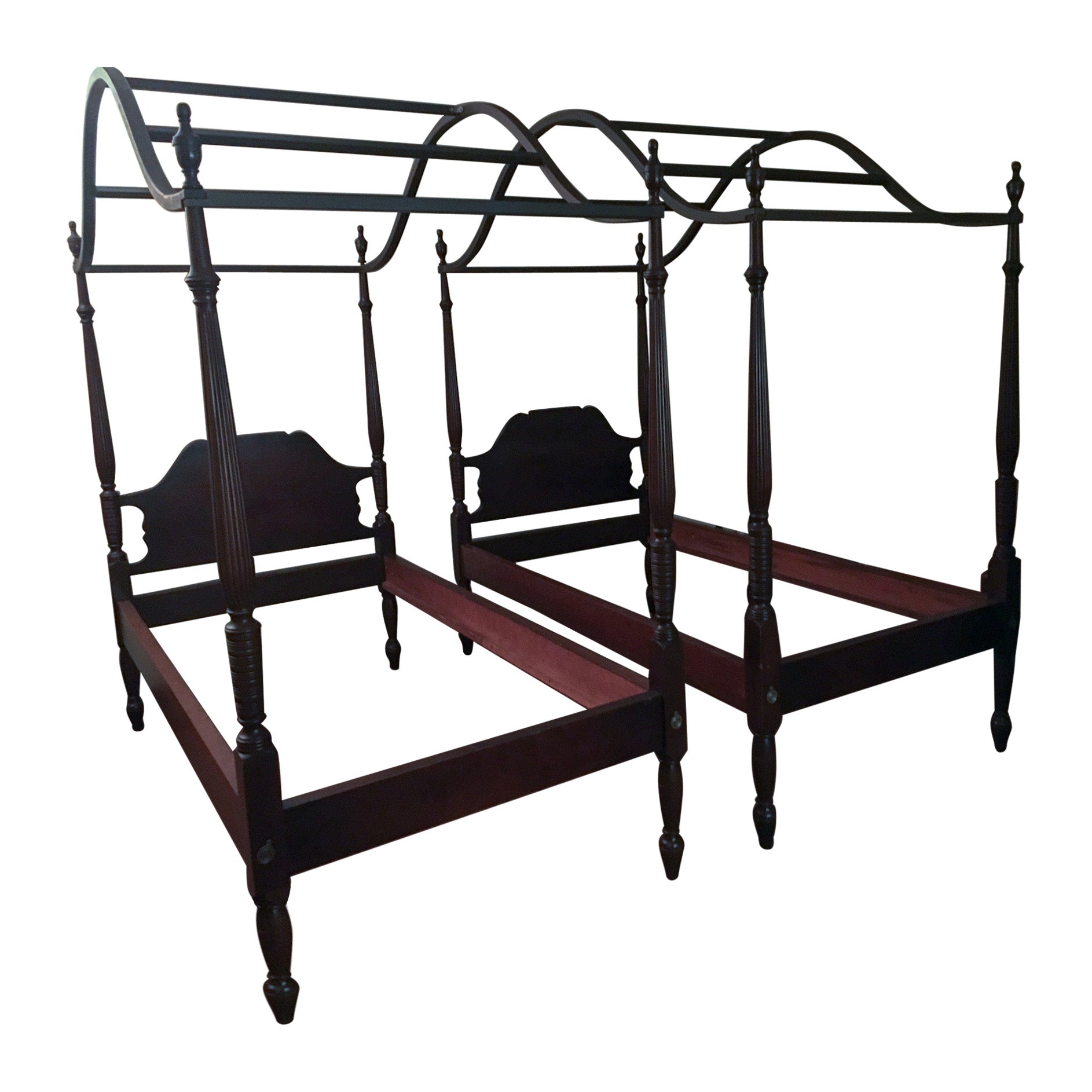 Pair of Sheraton Style High Poster Mahogany Canopy Twin Beds For Sale