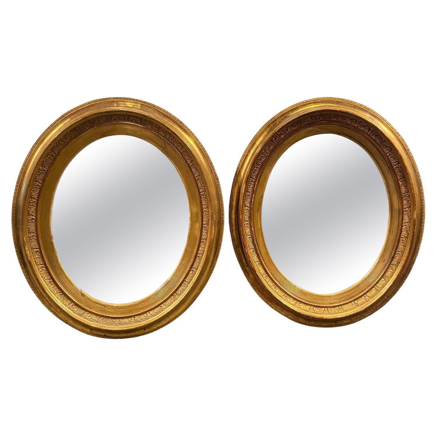 Paire de miroirs anglais ovales à feuilles d'or