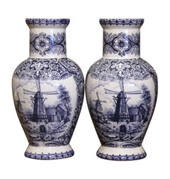 Coppia di vasi olandesi di Delft dipinti a mano in bianco e blu dell'inizio del 20° secolo
