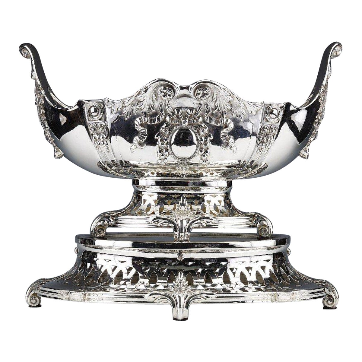 Centerpiece In Sterling Silver On Its Dormant Germany Late Nineteenth For Sale