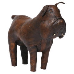 Tabouret bulldog anglais vintage du 20ème siècle en cuir par Dimitri Omersa