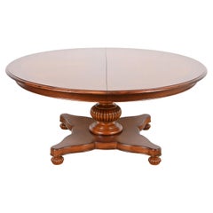Baker Furniture table de salle à manger Empire italien à piédestal en cerisier, revernie