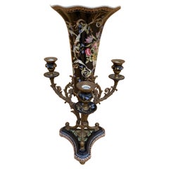 Antike französische Porzellan-Blumenvase mit Messing-Kandelaber