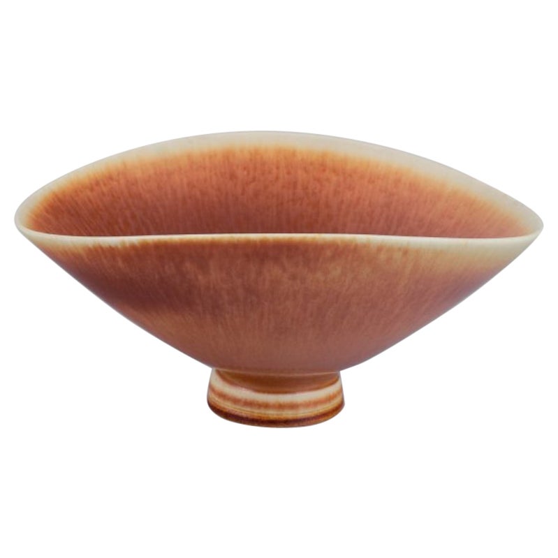 Berndt Friberg for Gustavsberg Studio. Ceramic bowl with light brown glaze, 1963 For Sale