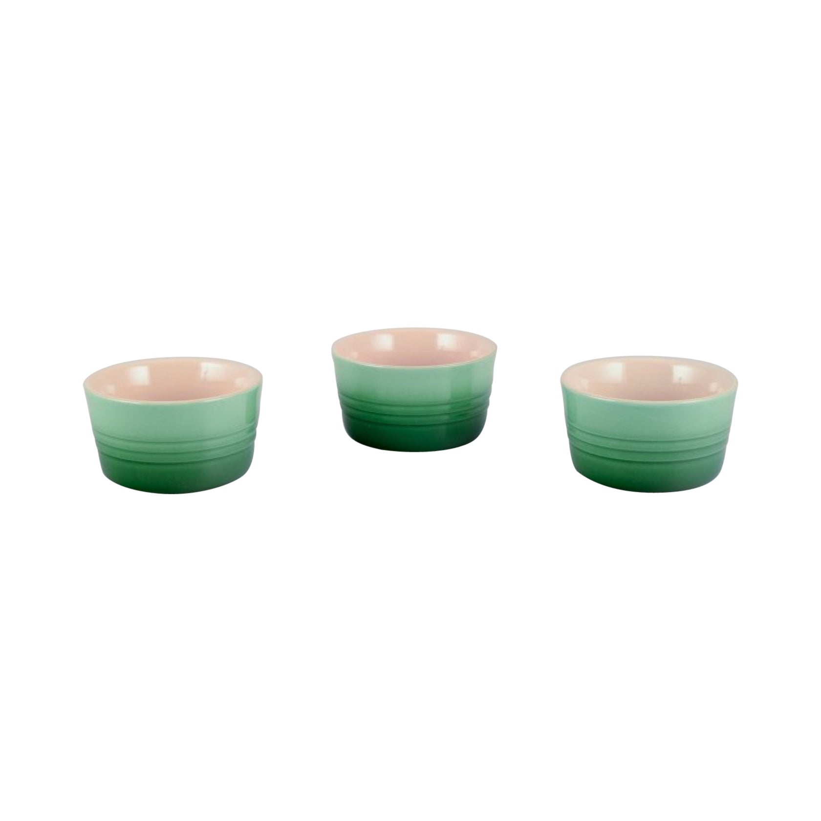 Le Creuset, France. Three green stoneware pie dishes with hand-glazed finish.  For Sale