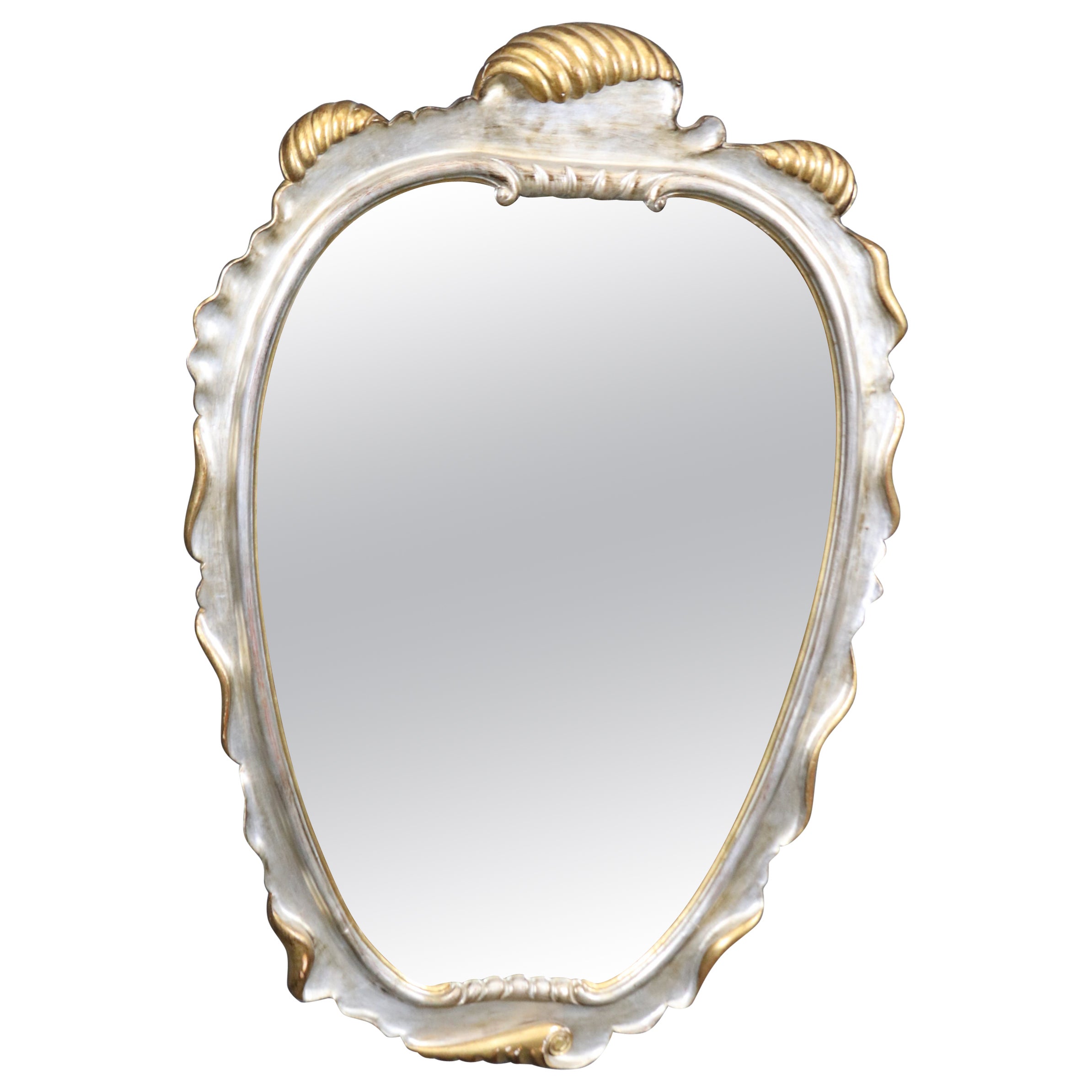 Superbe miroir français Louis XV attribué à Grosfeld House  en vente