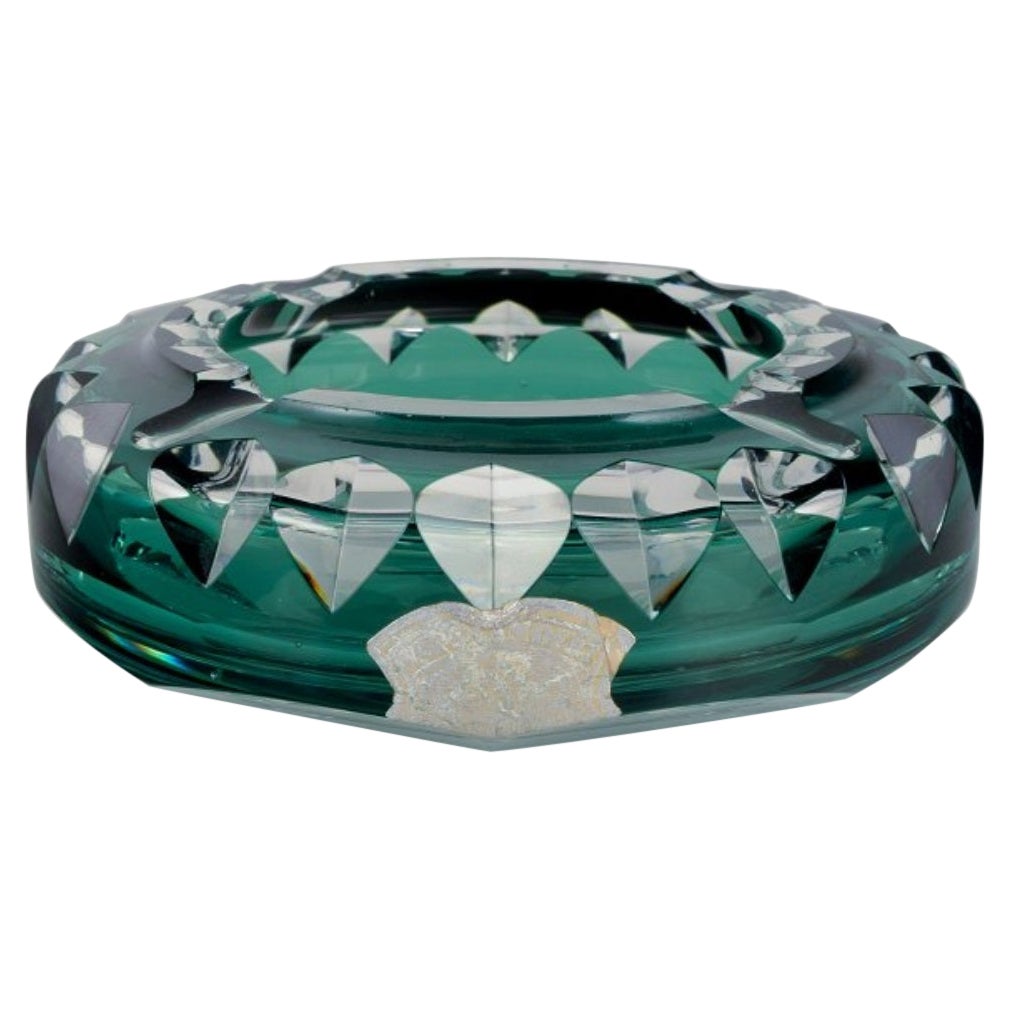 Val St. Lambert, Belgium. Faceted cigar ashtray in green and clear glass.  For Sale