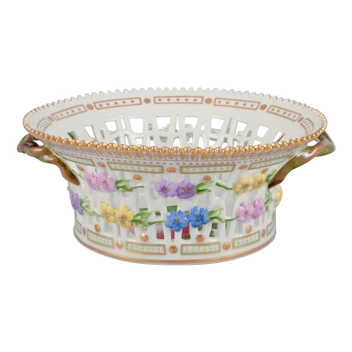 Frutero de porcelana Flora Danica de Royal Copenhagen, decorado en colores y dorado