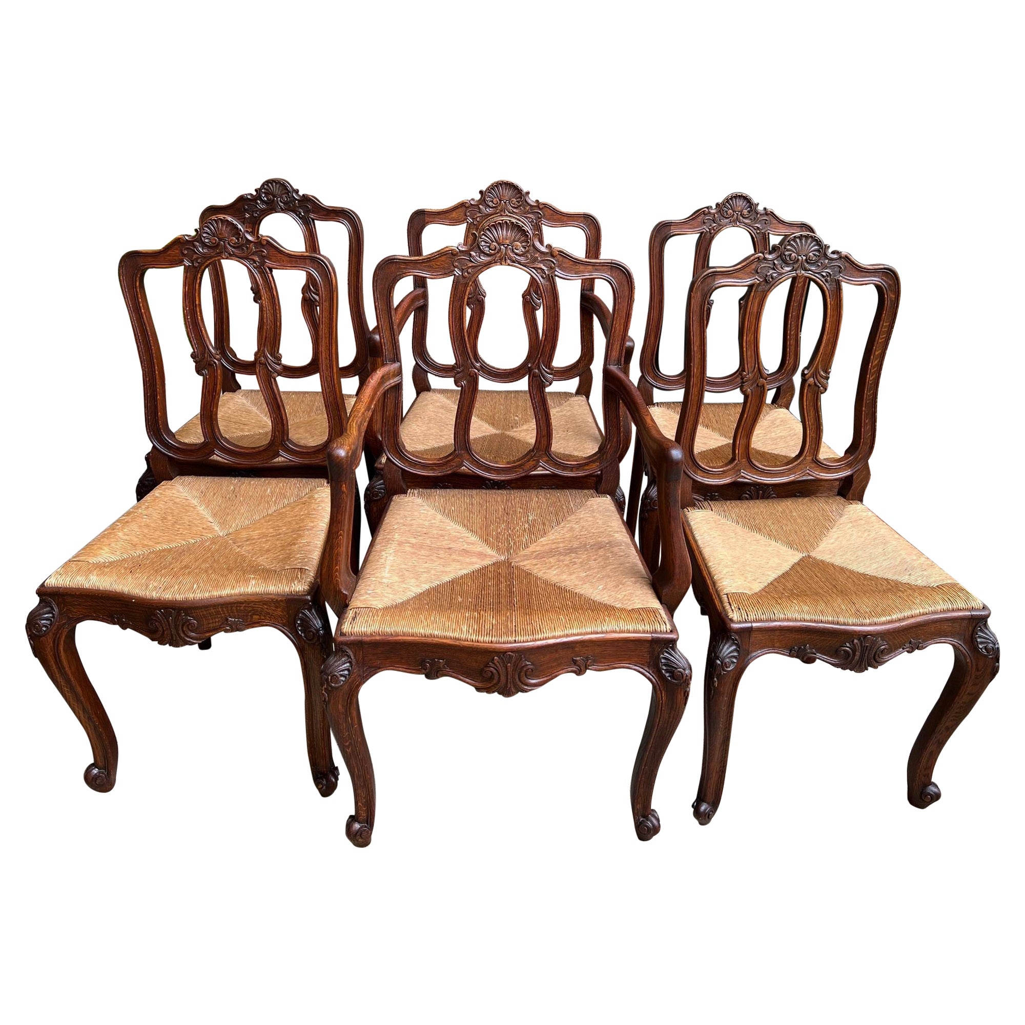 Set 6 antike französische Esszimmerstühle geschnitzte Eiche Binsen Sitz Louis XV Arm und Seite im Angebot