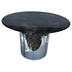 Table tambour moderniste chromée et plateau en marbre