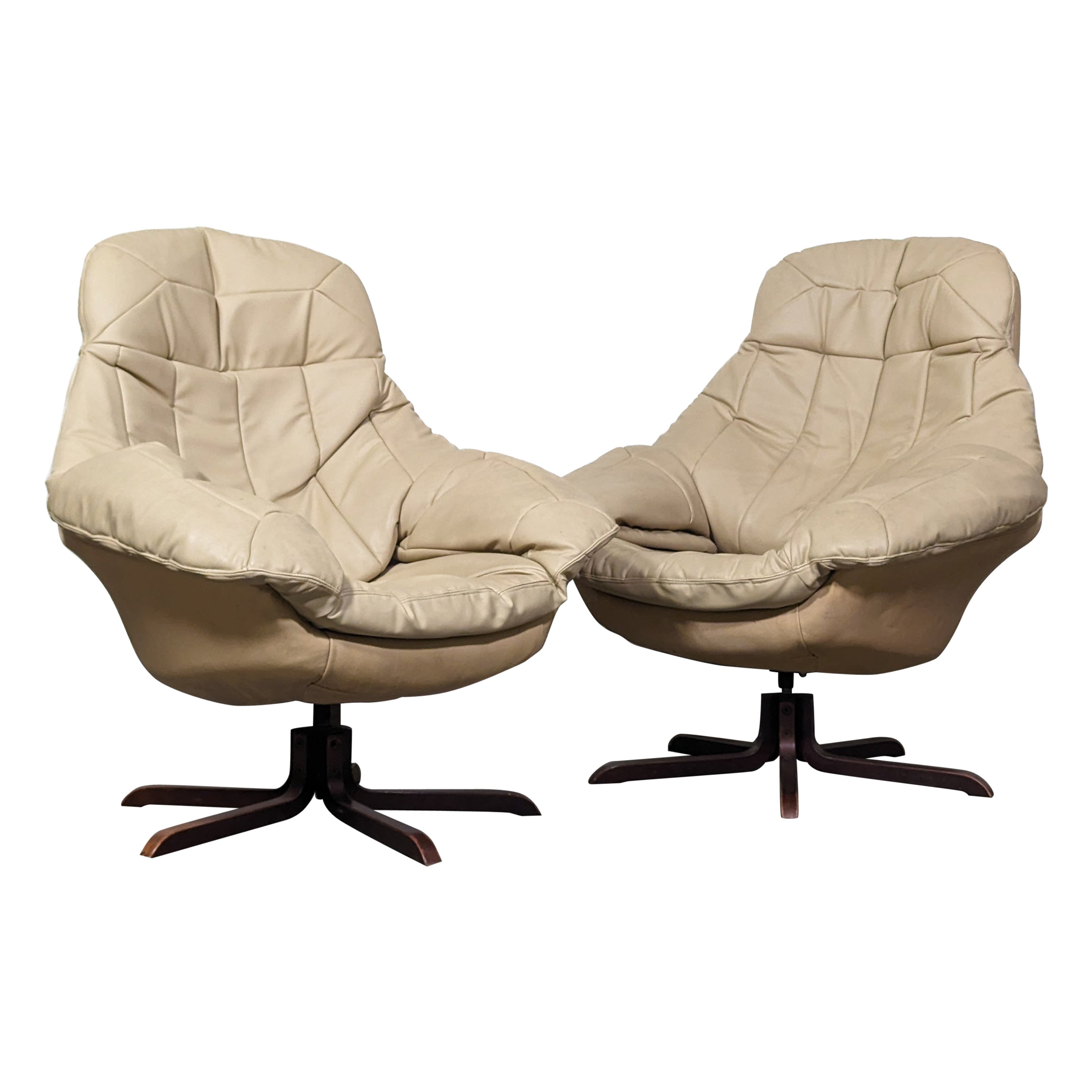 Mid Century Modern Swivel Leather Lounge Chairs by H.W. Klein for Bramin, c1970s For Sale