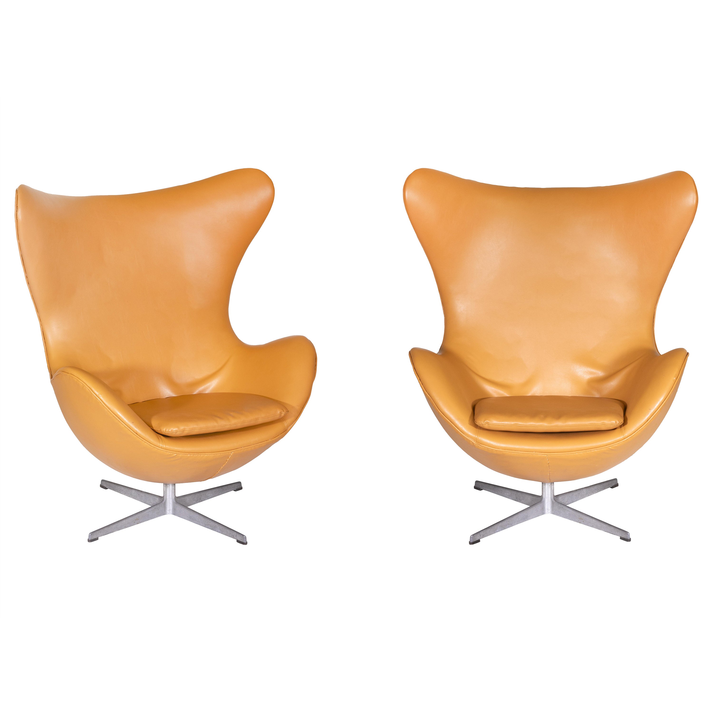 Pair of Vintage Leather "EGG" Lounge Chairs by Fritz Hansen For Sale