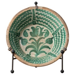 19. Jahrhundert. Große spanische grüne Fajalauza Lebrillo-Schale aus Granada