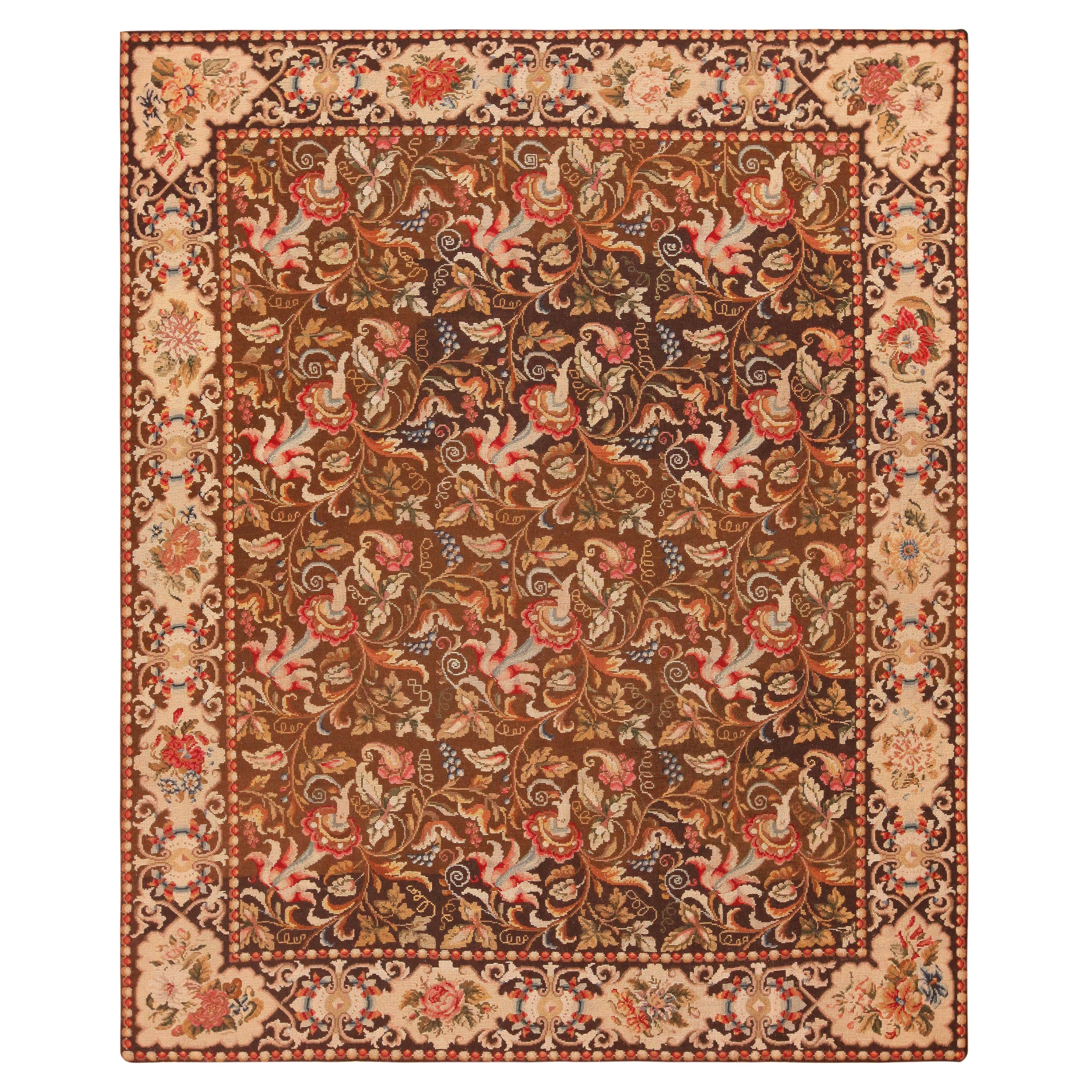 Alfombra de tejido plano de punto de aguja inglés antiguo con diseño floral 6'3" x 7'9