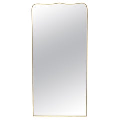 Miroir habillé italien moderne de style Gio Ponti avec cadre en laiton (H 62 1/2 x L 30)