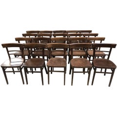 Chaises de bistro classiques