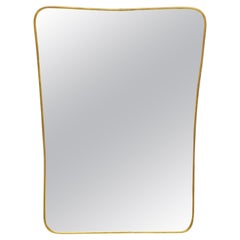 Miroir mural moderne italien de style Gio Ponti avec cadre en laiton (H 27 1/4 x L 19 3/4)