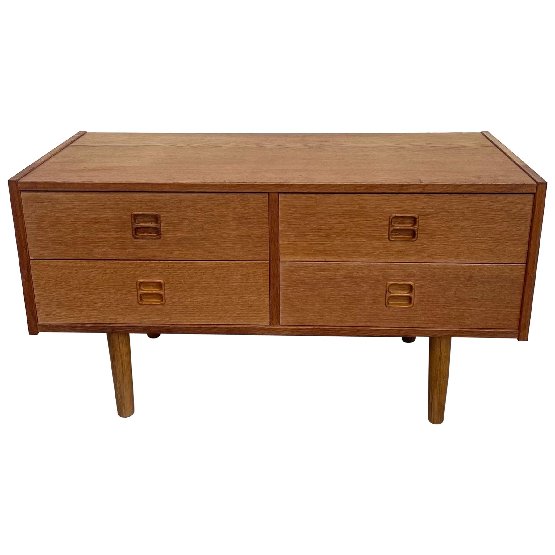 Vintage Danish Modern 4 Drawer Dresser. For Sale