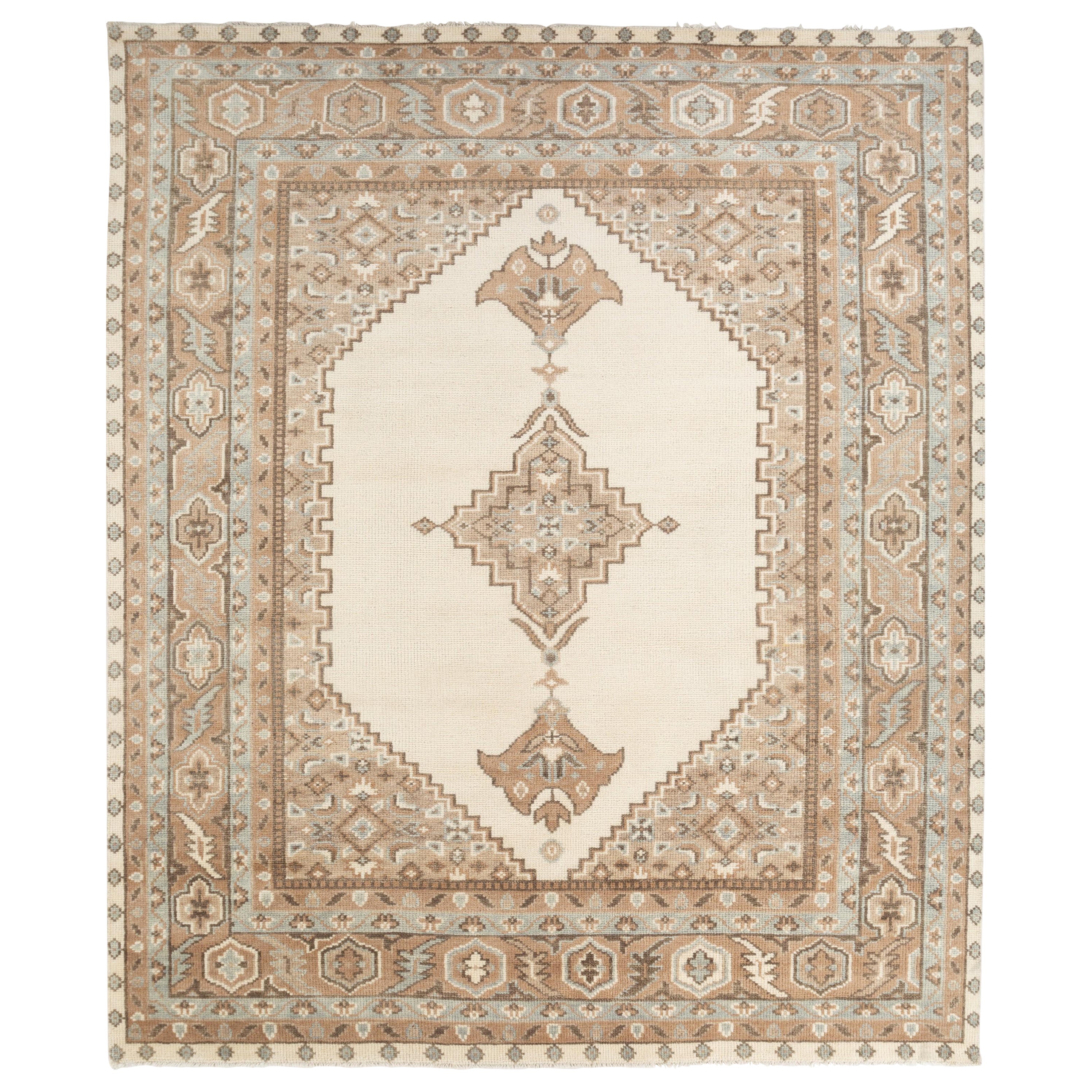 Pearly Shores Ivory & Beige 240x300 cm Hand Knotted Rug For Sale