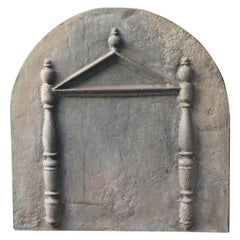 Plaque de cheminée / couverture de dos de style gothique français Pillars and Pediment