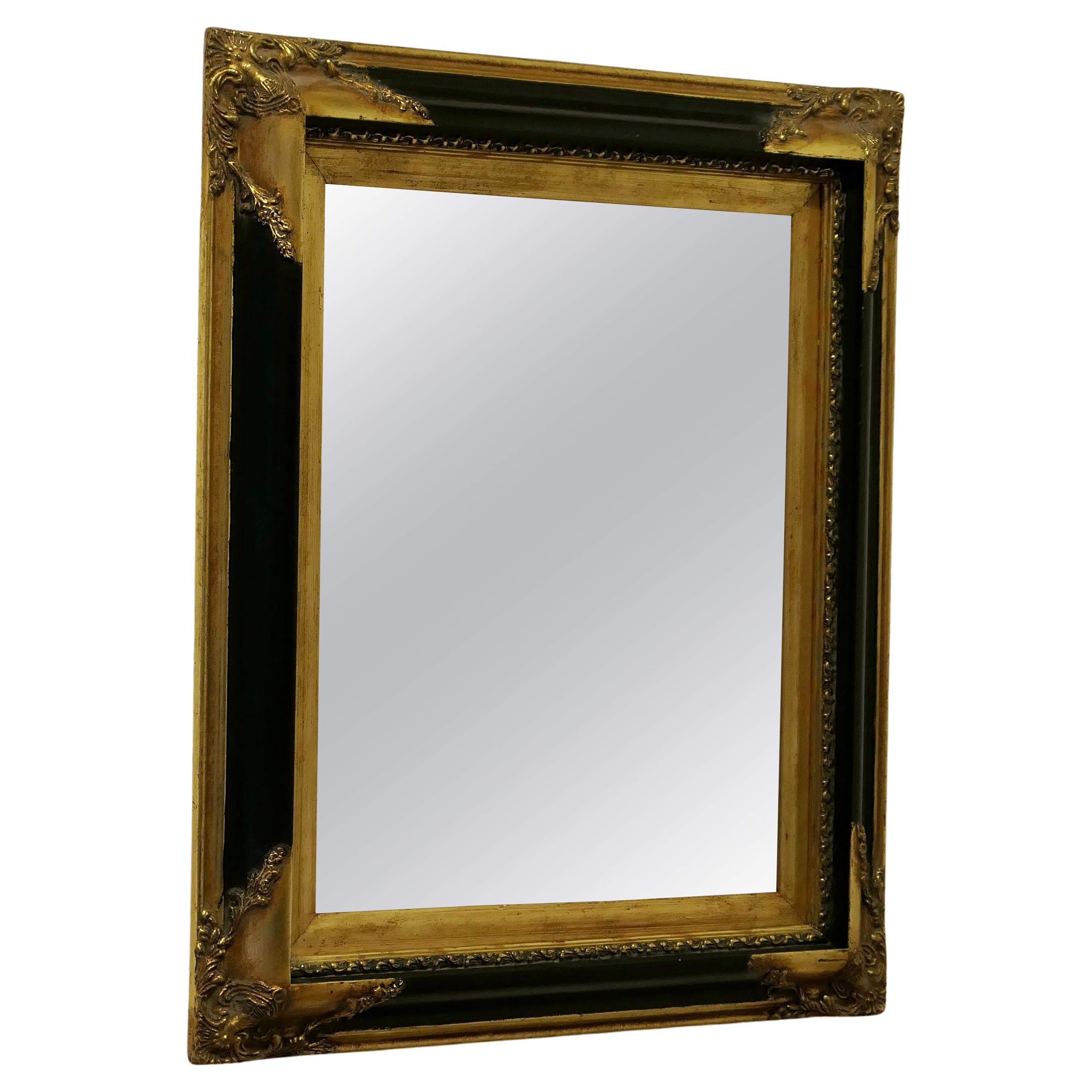 Ein eleganter vergoldeter und schwarzer Wandspiegel aus der Regency-Zeit  Dies ist ein Stück von hervorragender Qualität, t im Angebot