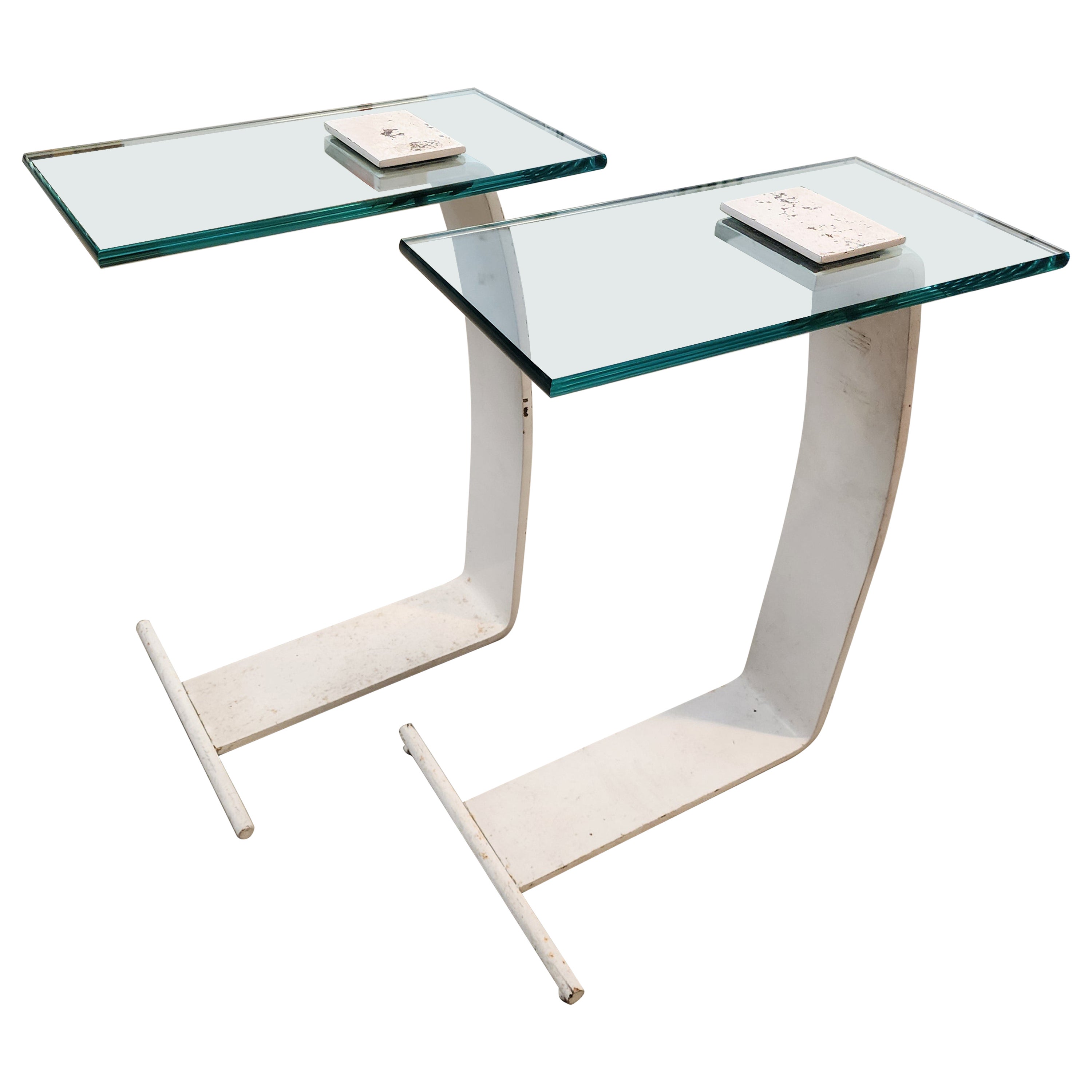 Paire de tables d'appoint en acier et verre en porte-à-faux par Design Institute of America en vente