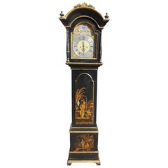 Horloge suédoise à grand boîtier de style chinoiserie laquée noire et dorée, Lanner, vers 1775