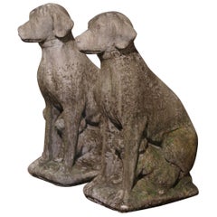 Paire de sculptures françaises anciennes en pierre sculptée, chien de labrador et coq