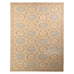 Alfombra de tejido plano estilo Aubusson de Rug & Kilim con estampado floral dorado beige