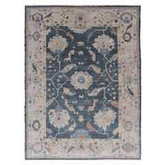 Lujosa Alfombra Turca de Angora Oushak en Azul Profundo y Beige con Diseño Floral