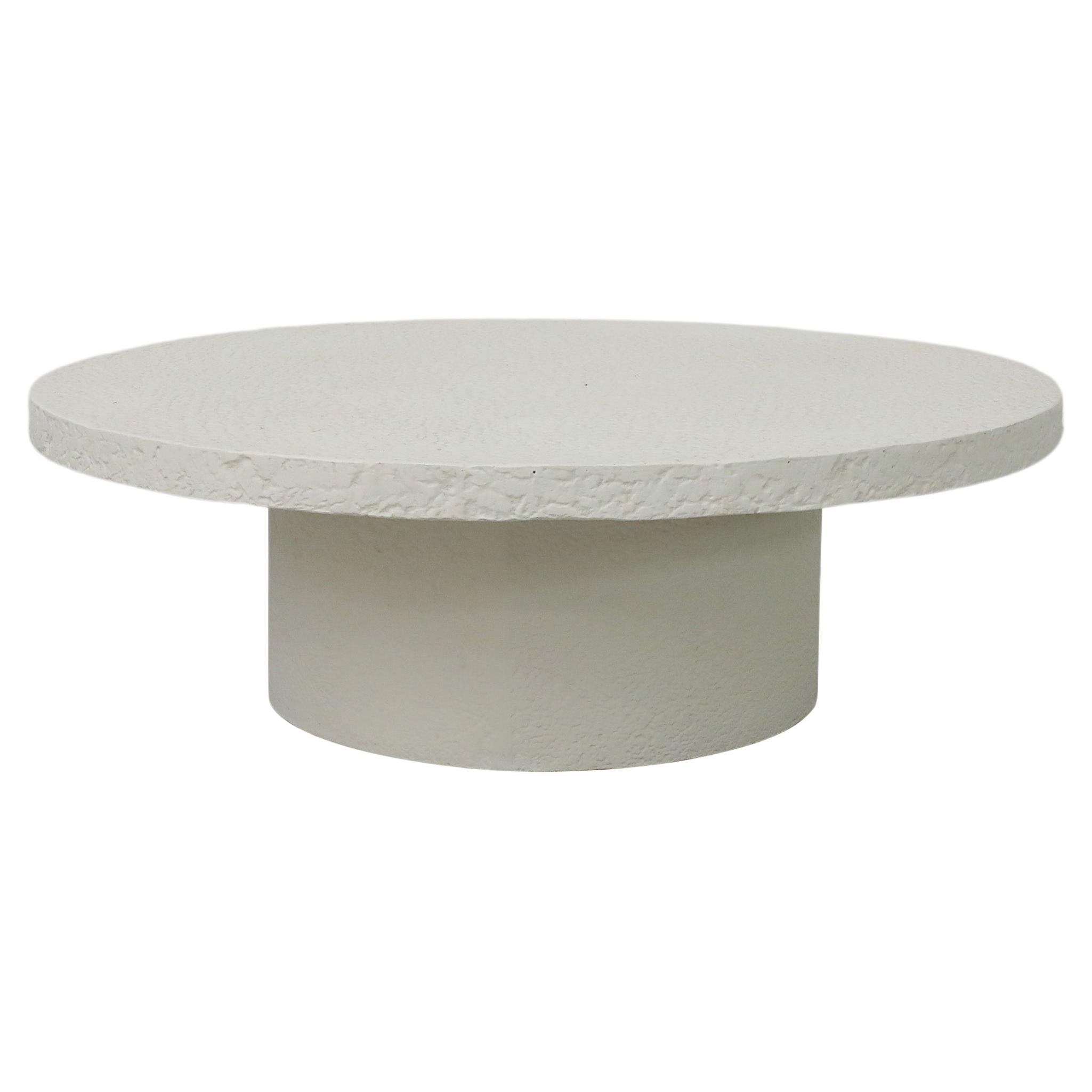 Brutalistischer, runder Couchtisch mit Pedestal aus Lavastein, Mitte des Jahrhunderts