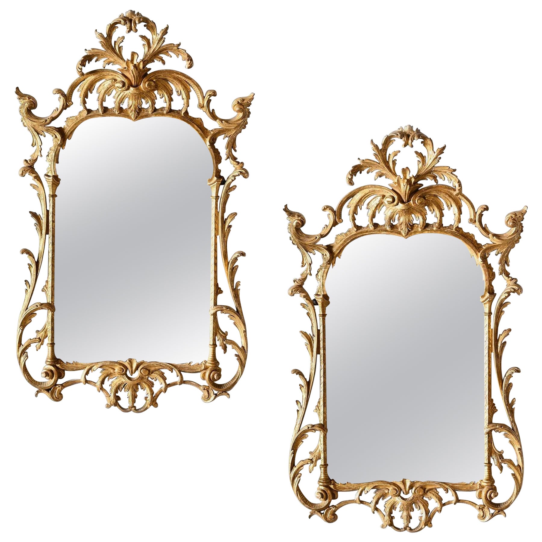 Paire de miroirs en bois doré de style rococo de la fin du XIXe siècle